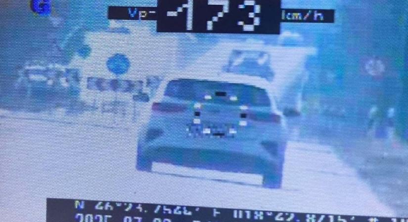 173 km/óránál készült a fotó, közvetlenül a csomópont előtt