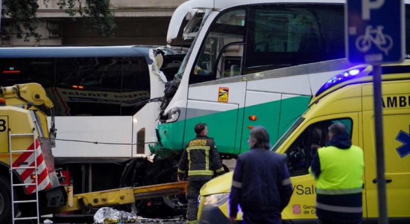 Szörnyű buszbalaset történt Barcelonában - videók