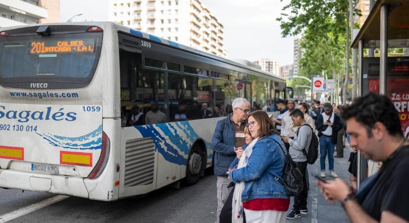 Turistabuszok rohantak egymásba Barcelonában: több mint ötvenen megsérültek a szörnyű balesetben