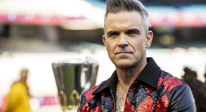 Robbie Williams azt mondja, az ufók azért keresték meg, hogy beszéljen róluk