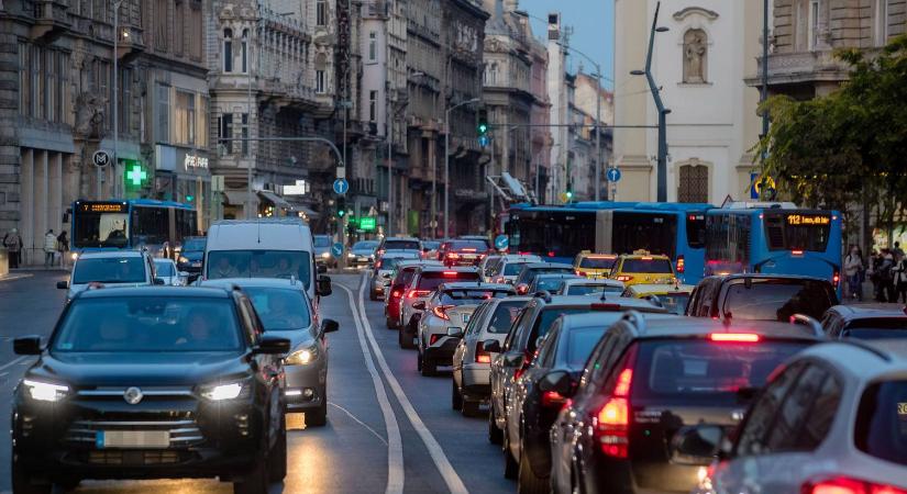 Nem lehet leszoktatni az embereket az autózásról, ezt már a környezetvédők is látják