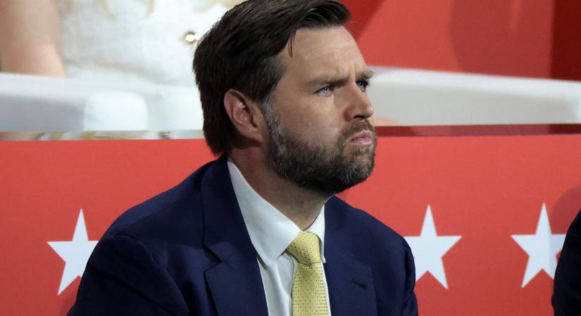 „Milyen érzés Putyin bábjának lenni?” – kiabálták oda J. D. Vance-nek síelés közben