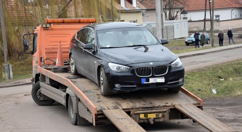 Ugrott a BMW, meg a pénz: rafinált volt a gyöngyösi asszony, a kutyát nem tudta becsapni - Fotók