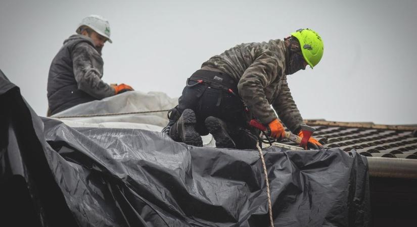 Vigyázat! Megint csalók járják a falvakat, így verik át a nyugdíjasokat