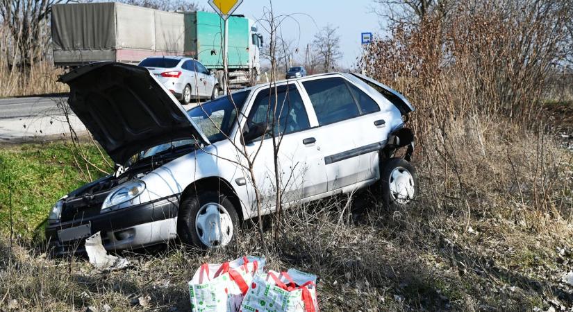 Fotókon mutatjuk a 4-es főúton történt baleset helyszínét