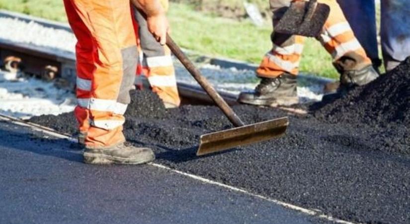 Lezárják a kapubejárókat, nem hajthatnak be udvarukba a lakók