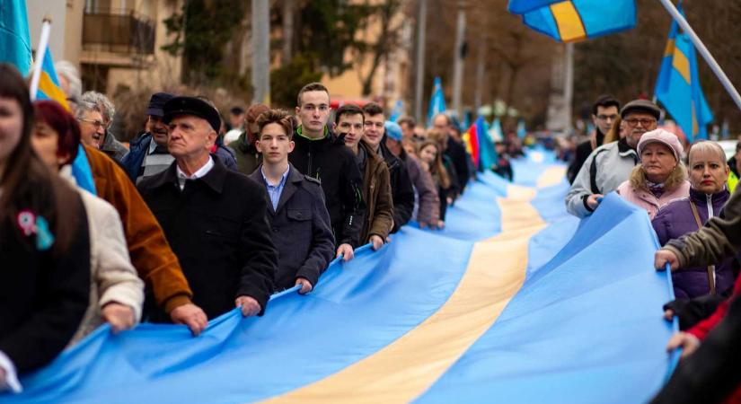 Nemzeti régiókért: az SZNT benyújtotta polgári kezdeményezését az Európai Bizottsághoz