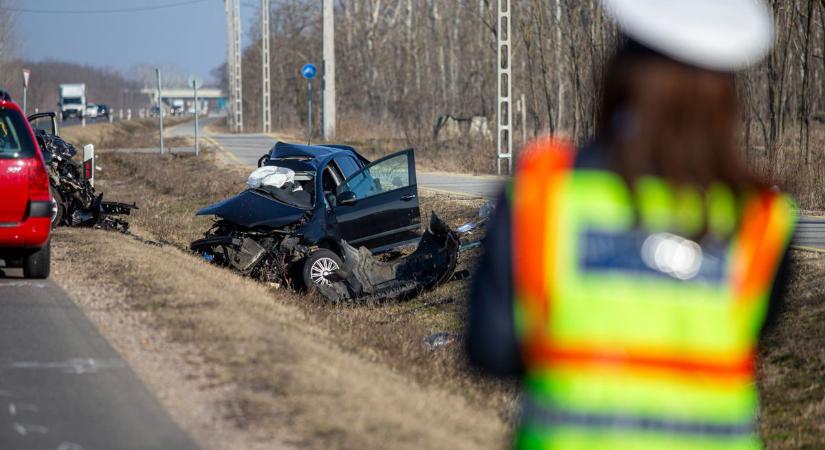 Sokkoló képek a halálos baleset helyszínéről – egy fiatal rendőrnő vesztette életét