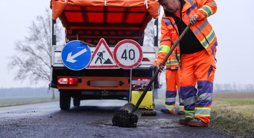 Sok gondot okoznak a kátyúk, így alakul a sorsuk a Kisalföldön