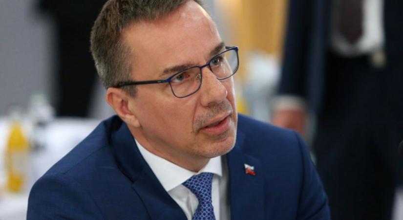Jövőre közel száz euróval emelkedik a minimálbér