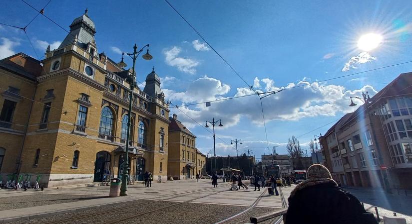 Dugja el a téli kabátot, teljes erőebdobással tör be a tavasz