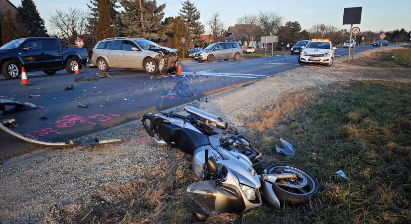 Motorbaleset miatt volt teljes útlezárás Tanakajdnál - helyszíni fotók, videó