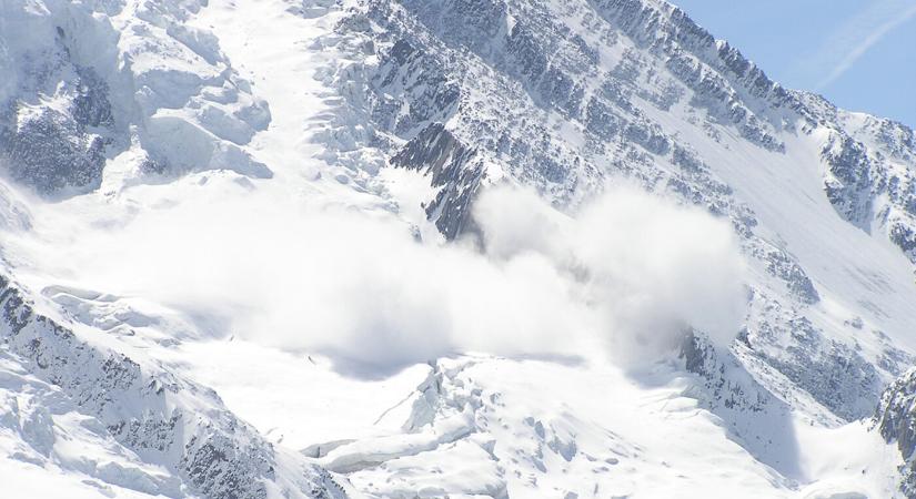 Elsodorta a lavina, meghalt egy síalpinista a Tátrában