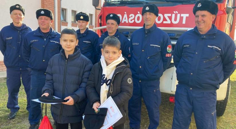 Kis hősöknél jártak a tűzoltók