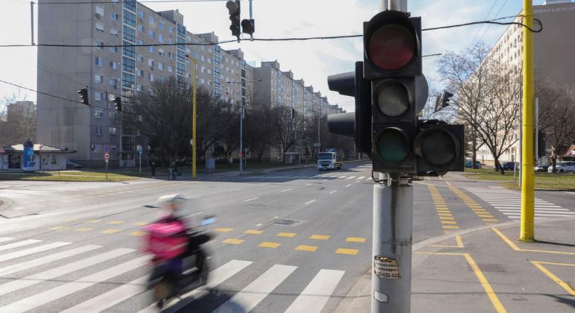 Nem működtek a lámpák a győri forgalmas csomópontban - fotók