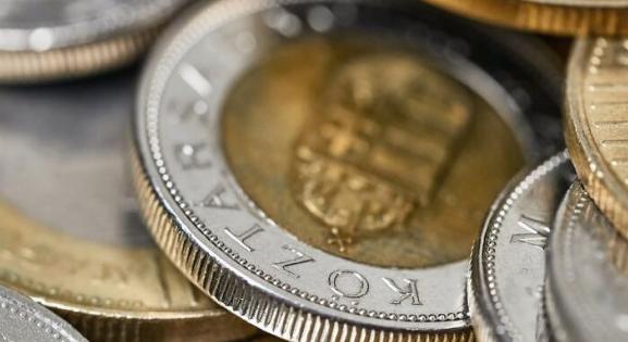 Hihetetlen, mit művel a forint Trump pénzével szemben