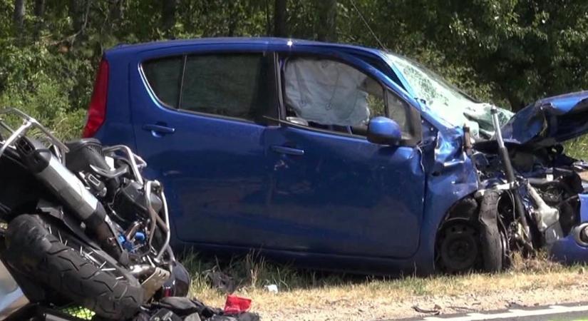 Tragédia Gyulafirátótnál: előzés közben halálra gázolt két motorost, saját magát is sajnálja a sofőr - videó