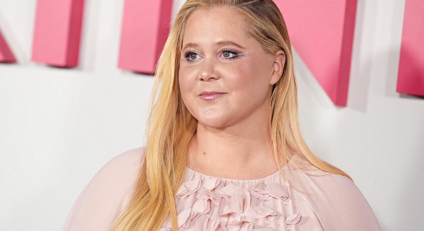 A 43 éves Amy Schumer stílusa egyszerre laza és nőies: képeken a legmenőbb szettjei