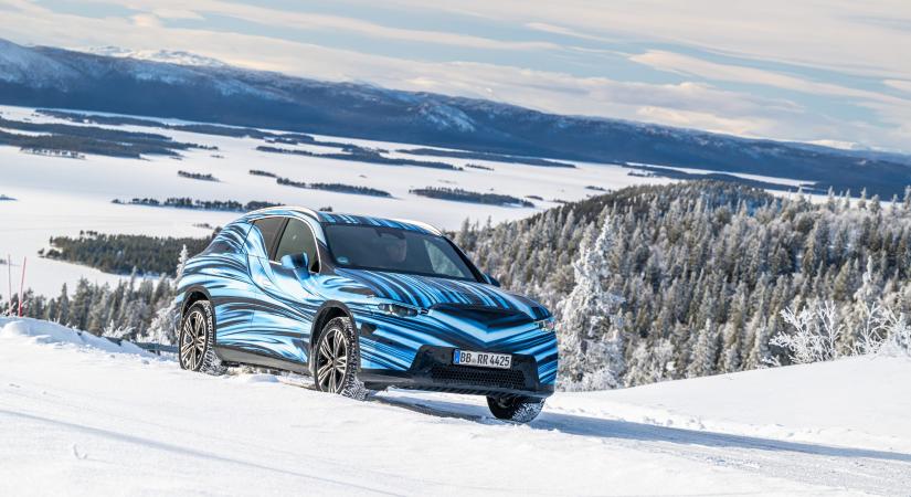 320 kW-os töltést hoz az elektromos GLC Mercedes