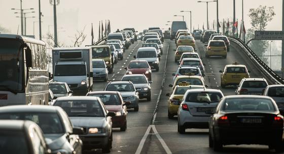 Baleset miatt több kilométeres a dugó az M3-as és az M2-es budapesti bevezetőjén