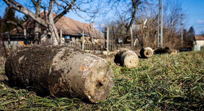 Kerítésoszlop rögzítésére használták a bombákat Hevesben