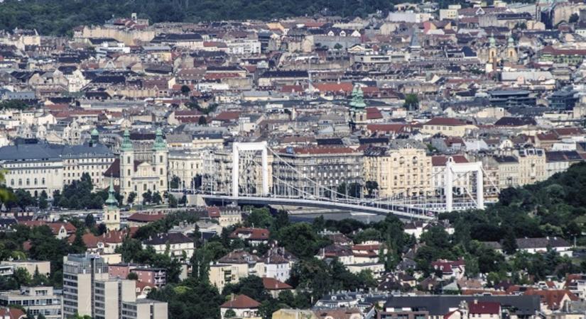 Elárasztották a külföldi turisták Budapestet