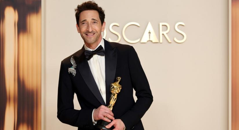 Adrien Brody lerántotta a leplet a 2025-ös Oscar-gála legbotrányosabb pillanatáról: ezért hajította a barátnője kezébe a rágóját a színpadra menet