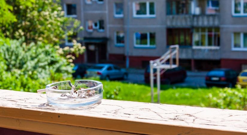 A szomszédok panaszkodnak, hogy dohányzom az erkélyen. Van rájuk egy egyértelmű megoldásom, akár tetszik nekik, akár nem