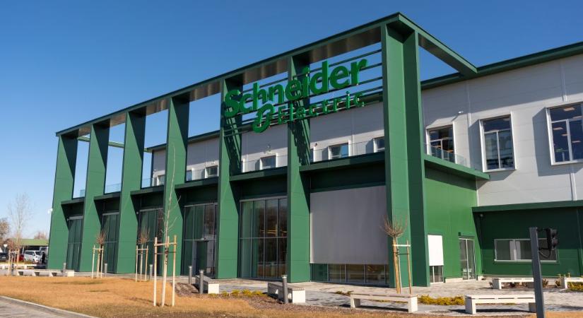 44 millió eurós beruházást valósít meg Dunavecsén a Schneider Electric