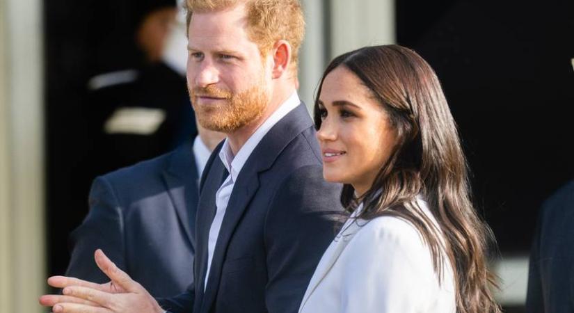 A kis Lilibet Dianát talpig rózsaszínben fotózták: Meghan és Harry 3 éves lánya már ilyen magas