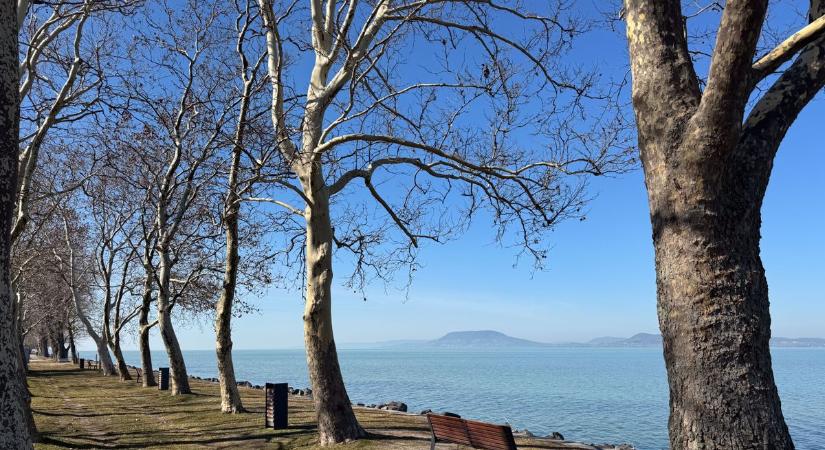 Lecsapott a szép idő a Balatonra is