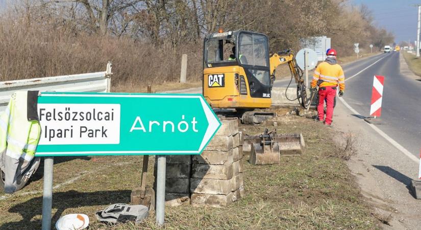 Már tudjuk, mikor lesz kész a kibővített arnóti körforgalom! - képek, videó