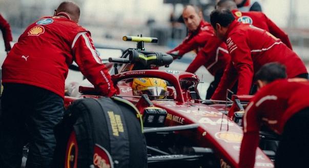 Így rendezte át Hamilton a Ferrari kormányát