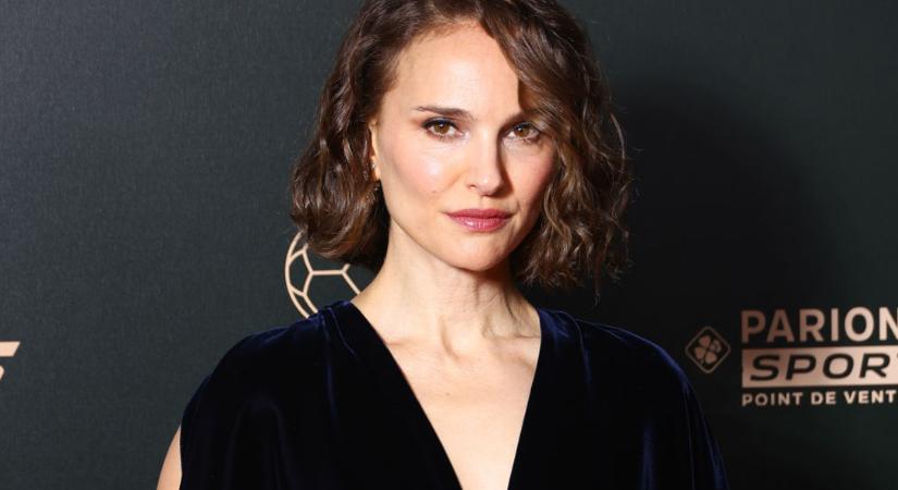 Megvan honnan örökölte szépségét Natalie Portman – gyönyörű édesanyjával pózolt a Dior bemutatóján