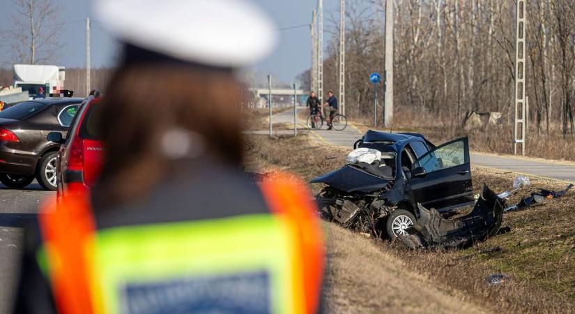 Gyászba borult Abony: megható szavakkal búcsúznak a tragikus balesetben elhunyt fiatal rendőrnőtől