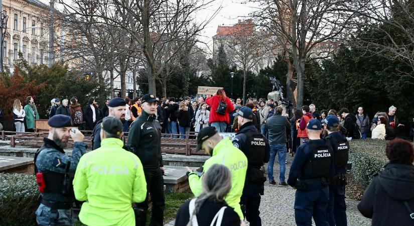 A rendőrség megerősítette, hogy a magyar nemzetisége miatt támadták meg a fiatalt Pozsonyban