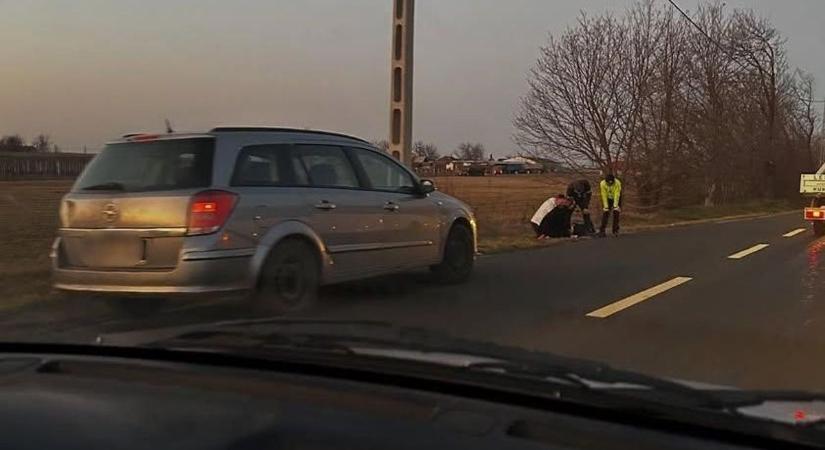 Vezetés közben lett rosszul egy sofőr, a fűben élesztették újra