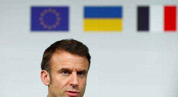 Macron beleáll: katonákat is küldene Ukrajnába