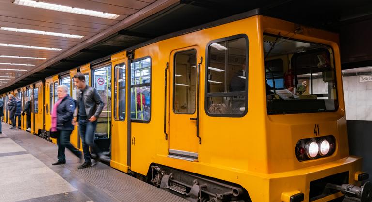 A Rákosrendezőre szánt pénzből újítaná fel a főváros az 1-es metró szerelvényeit