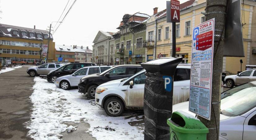 Gyergyószentmiklós: előbb megjavítják a parkolókat, aztán lesznek fizetésesek