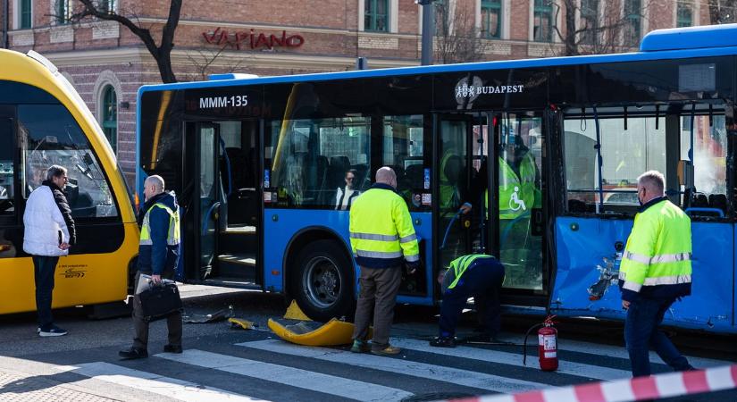 Kisiklott a villamos, öt ember sérült meg a Kolosy téren  videó