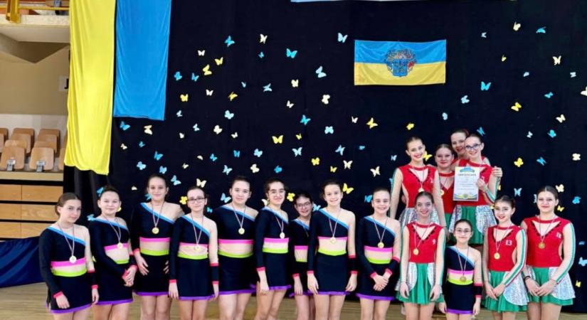 Aranyérmeket szereztek a Crystal Dance versenyzői Zentán