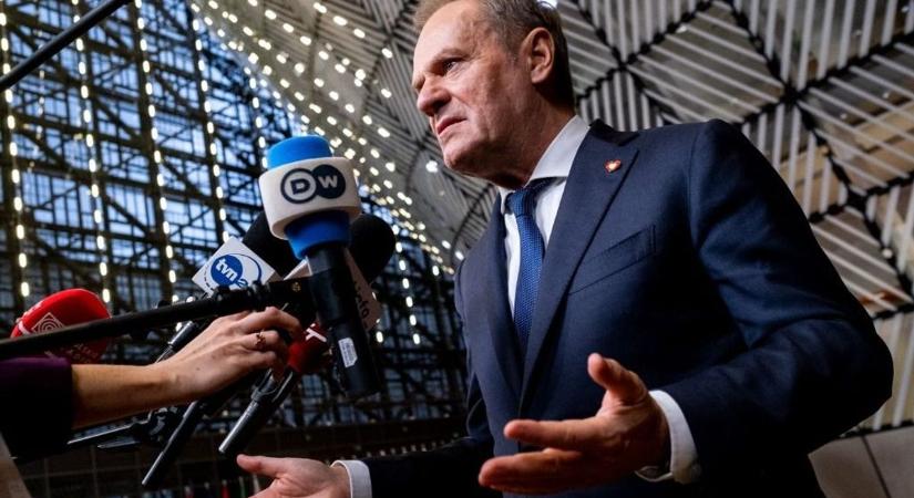 Fegyverkezési versenybe hajszolná Európát Donald Tusk