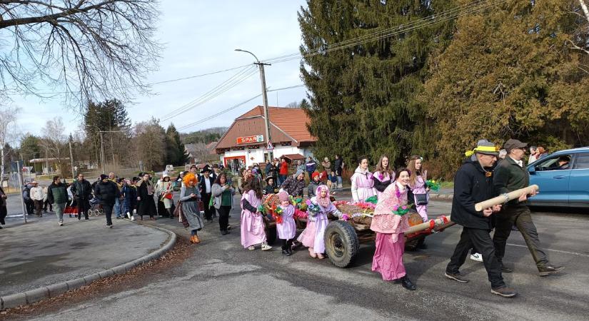 Rönkhúzás és farsang volt Őriszentpéteren