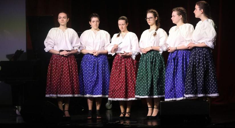 Ha találkozik a mű és előadója, csodák születhetnek – A Művészeti szemle döntőjén jártunk Kőszegen - fotók, videó