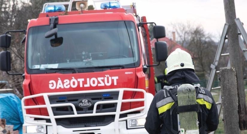 Óvodás gyermekeket kellett kimenteni a tűz elől