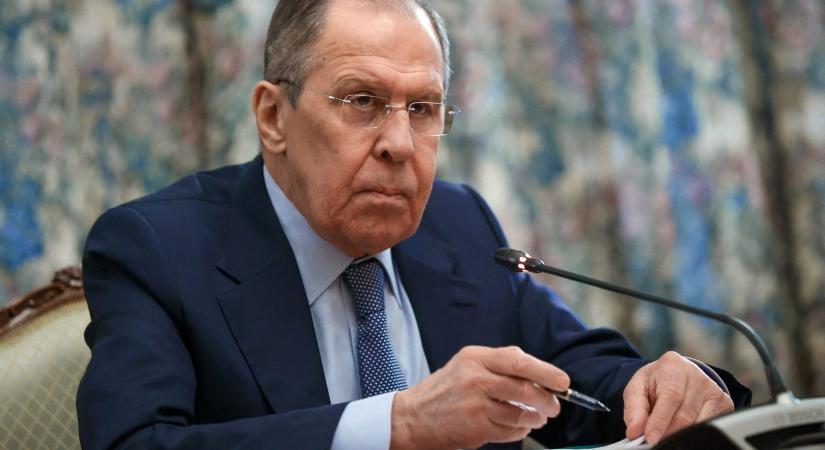 Lavrov kiakadt Macron beszédén: „ez Oroszországgal szembeni fenyegetés”