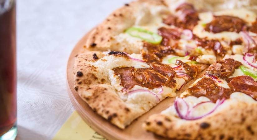 Ettől lehidaltok: disznósajtos nápolyi pizzát ettünk Jászberényben!