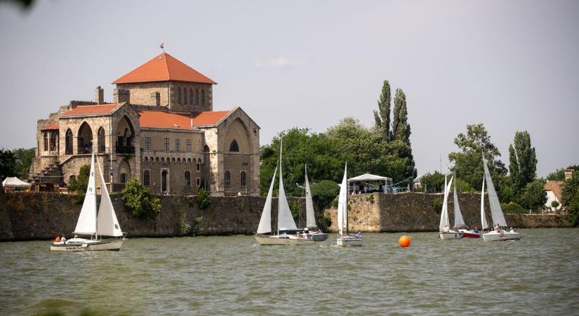 Megtudtuk, melyek a legnépszerűbb turistaközpontok Komárom-Esztergomban