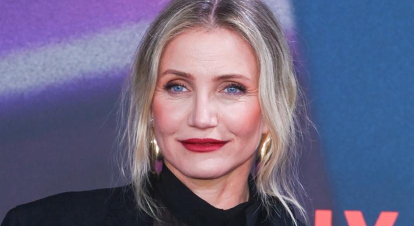 Senki nem viseli úgy a pirosat, mint Cameron Diaz: isteni selyemruhája úgy mutatott rajta, mintha rá szabták volna